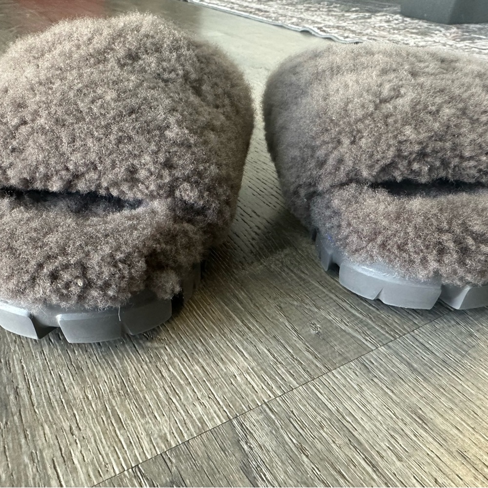 UGG Fluffy Slides - Picture 3 of 6
